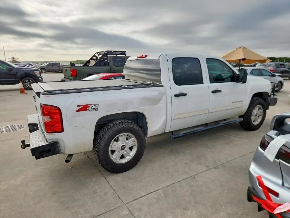 2011 CHEVROLET SILVERADO K1500 LT  