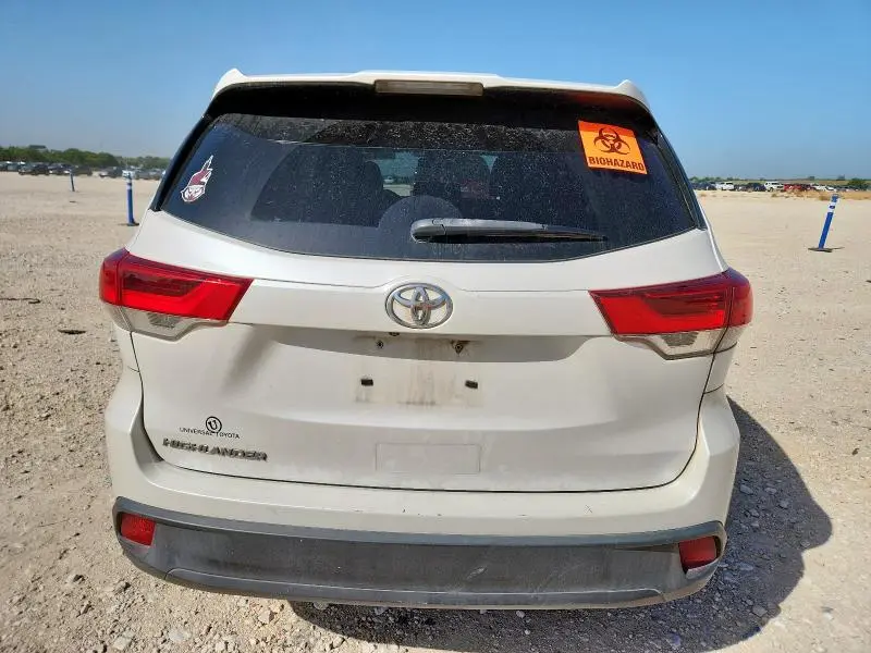 2018 TOYOTA HIGHLANDER LE  