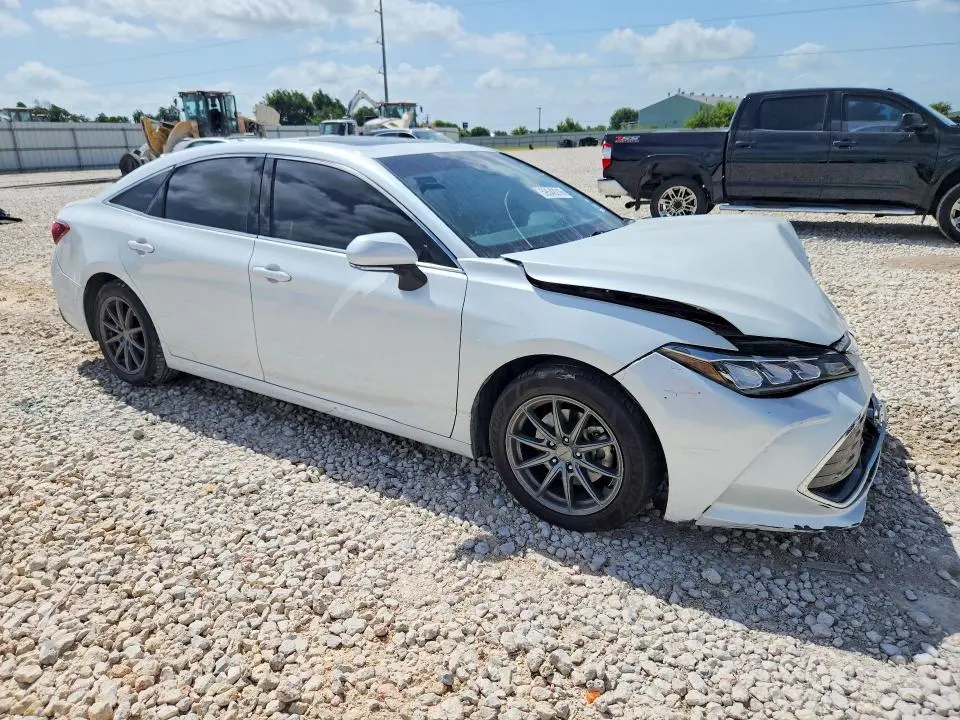 2021 TOYOTA AVALON XLE  
