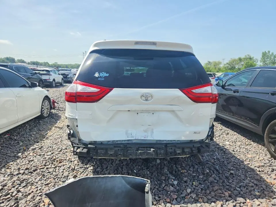 2015 TOYOTA SIENNA XLE PREMIUM 8-PASSENGER  