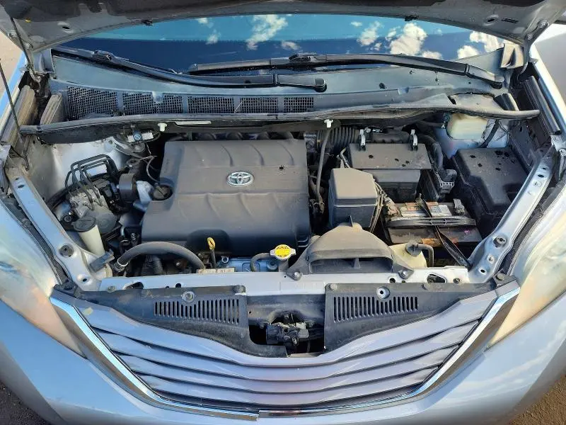 2015 TOYOTA SIENNA XLE 8-PASSENGER  