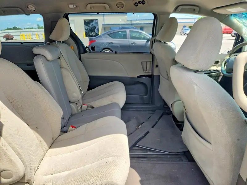 2011 TOYOTA SIENNA LE  
