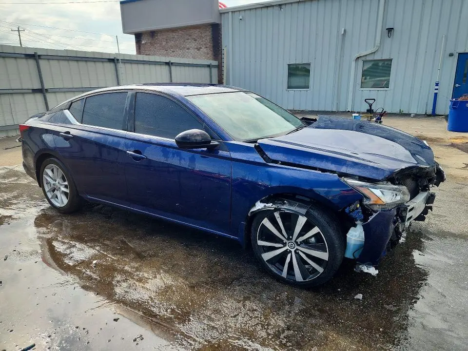 2022 NISSAN ALTIMA SR  