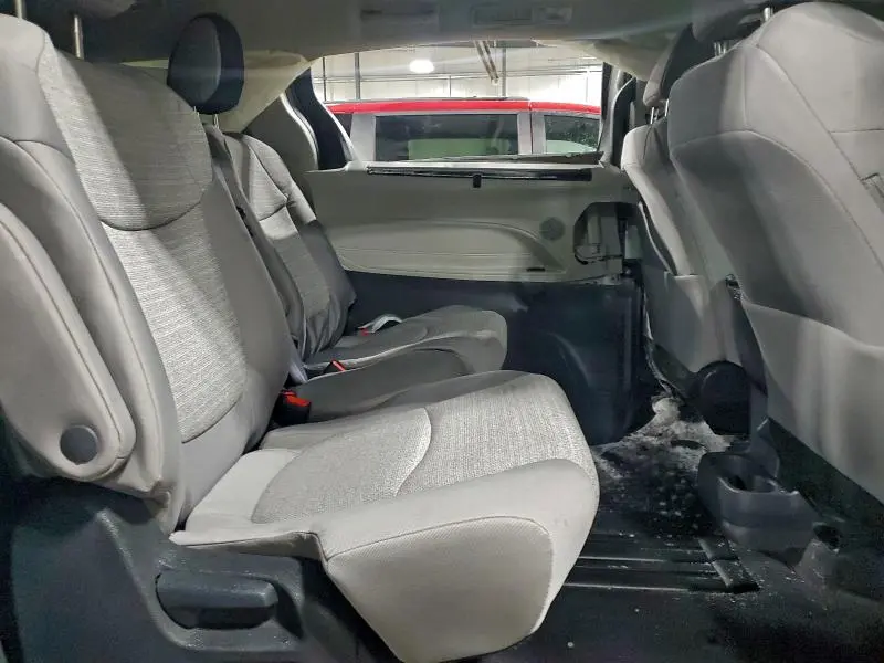 2023 TOYOTA SIENNA LE  