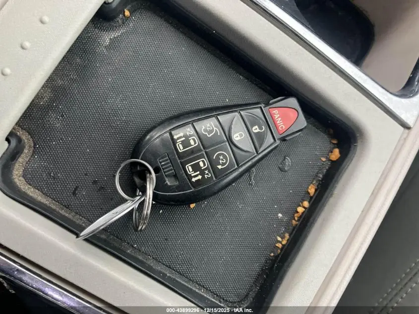 2011 VOLKSWAGEN ROUTAN SEL