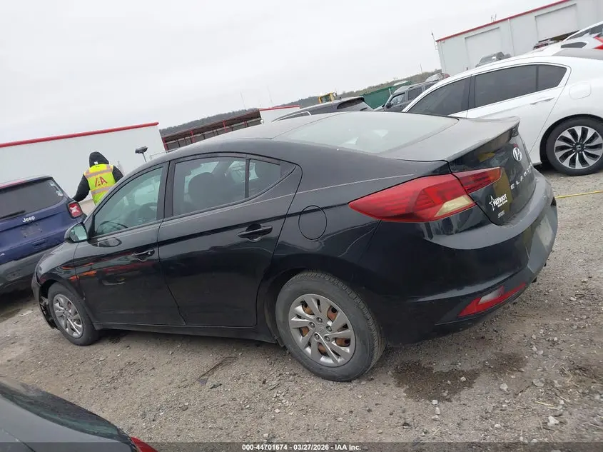 2019 HYUNDAI ELANTRA SE