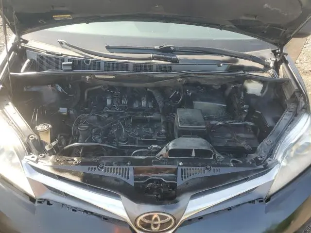 2018 TOYOTA SIENNA XLE  