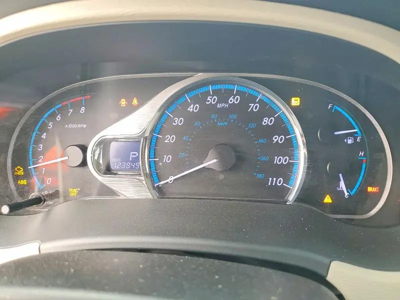 2011 TOYOTA SIENNA XLE 8-PASSENGER  