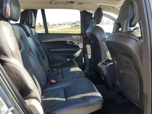 2017 VOLVO XC90 T6  