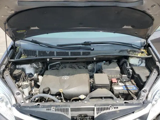 2020 TOYOTA SIENNA LE  