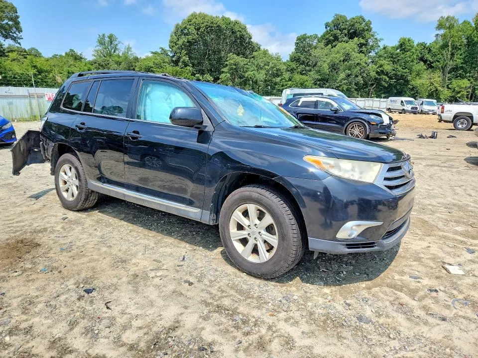 2012 TOYOTA HIGHLANDER SE  