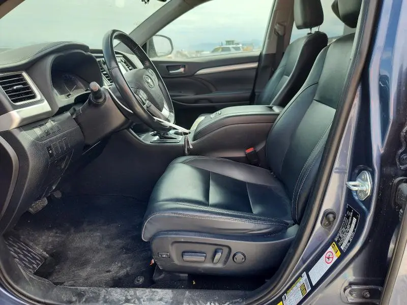 2019 TOYOTA HIGHLANDER XLE  