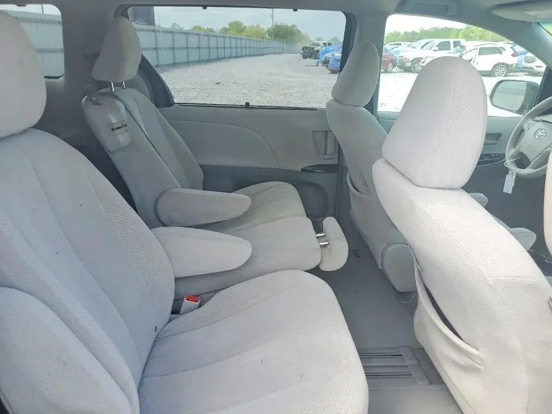2012 TOYOTA SIENNA LE 8-PASSENGER  