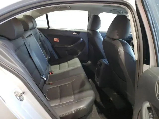 2012 VOLKSWAGEN JETTA SE  