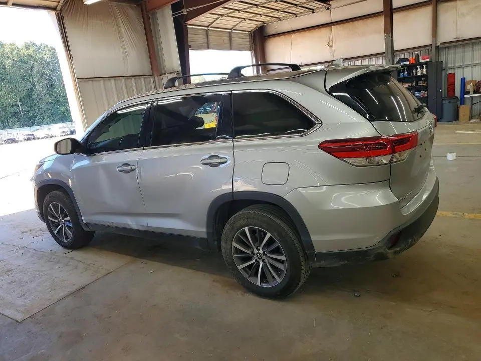 2019 TOYOTA HIGHLANDER XLE  