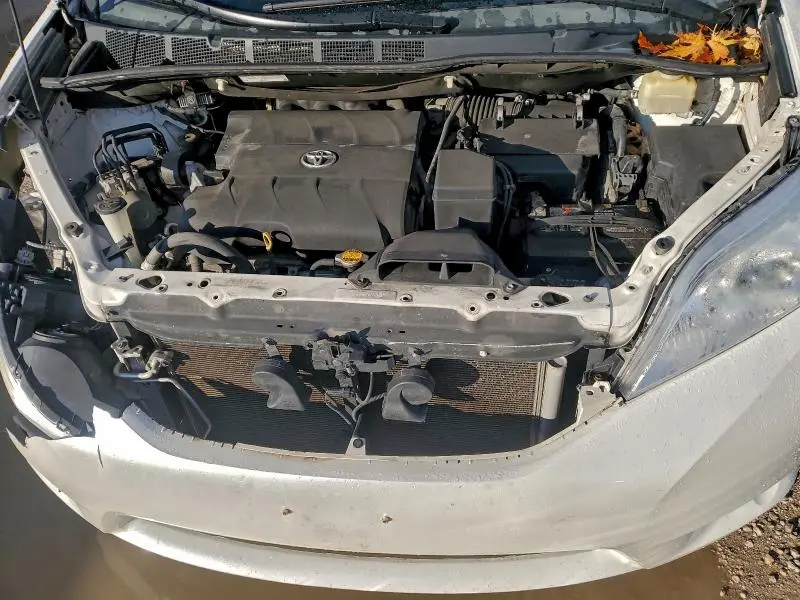 2015 TOYOTA SIENNA XLE  