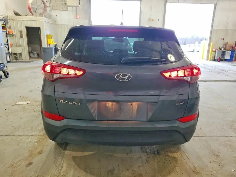2018 HYUNDAI TUCSON SE  