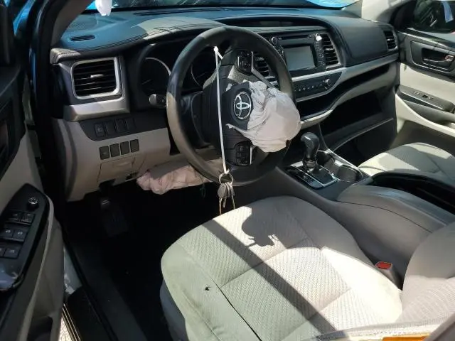 2017 TOYOTA HIGHLANDER LE  