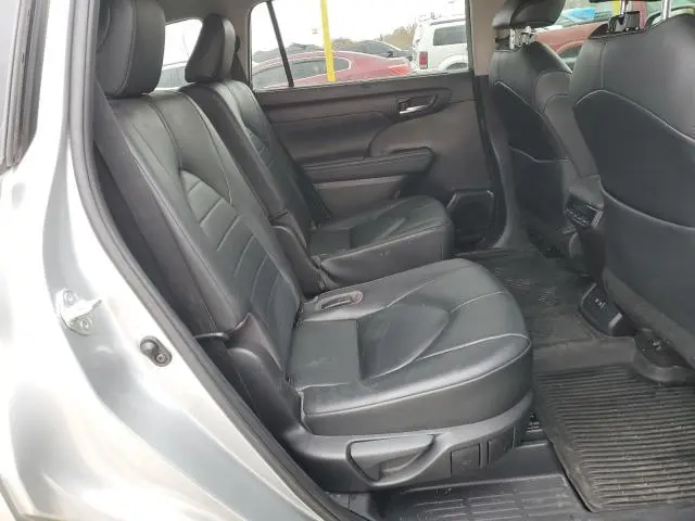 2020 TOYOTA HIGHLANDER XLE  