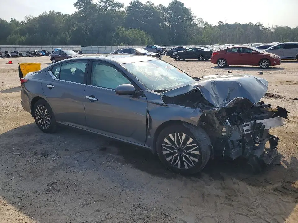 2023 NISSAN ALTIMA SV  