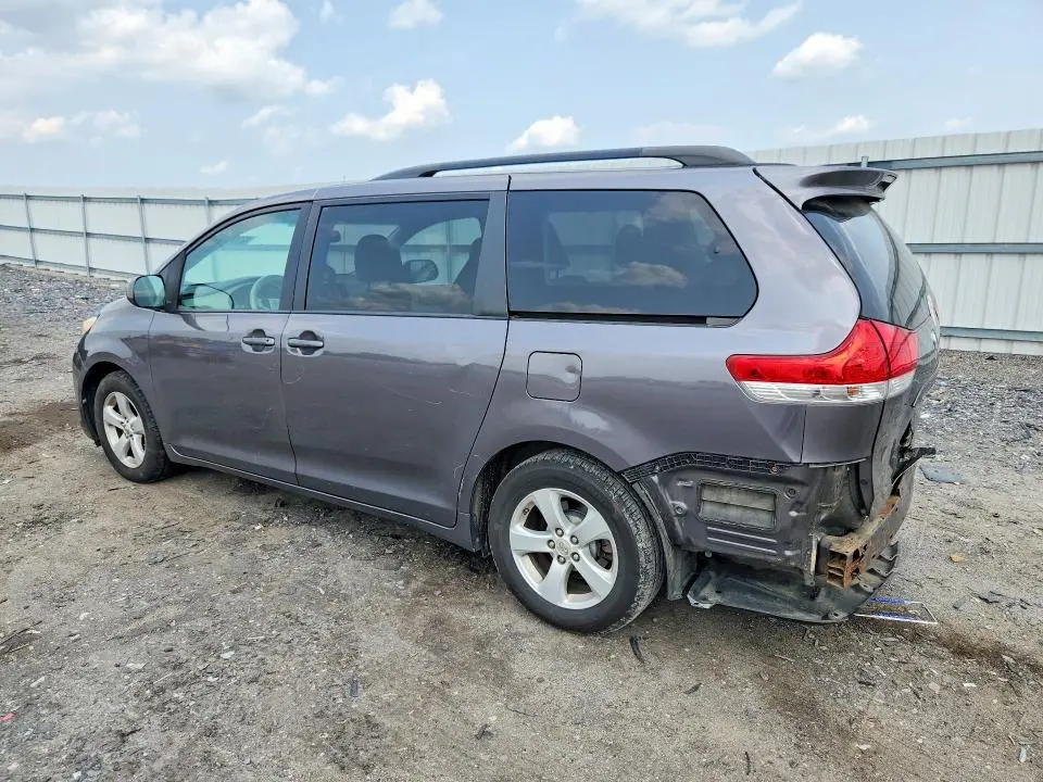 2014 TOYOTA SIENNA LE  