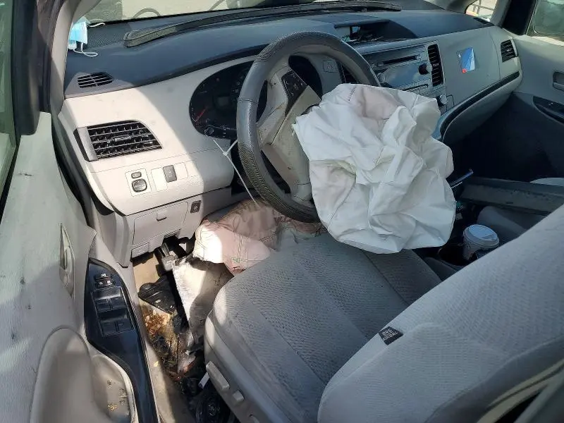 2012 TOYOTA SIENNA LE 8-PASSENGER  