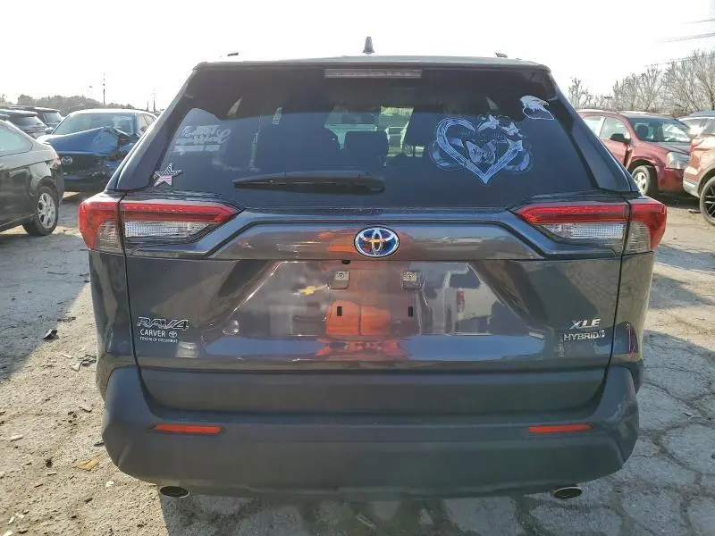 2022 TOYOTA RAV4 XLE  