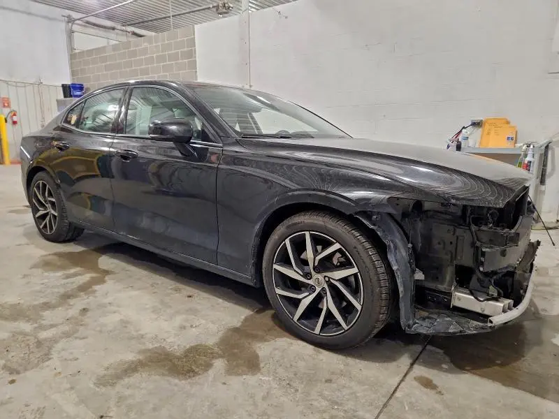 2020 VOLVO S60 T5 MOMENTUM  