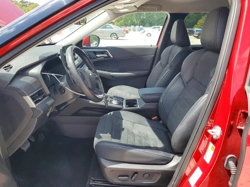 2024 MITSUBISHI OUTLANDER SE  