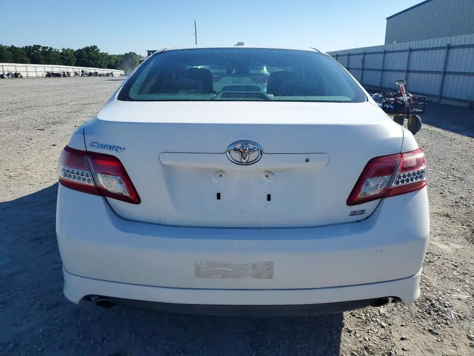2010 TOYOTA CAMRY SE V6  