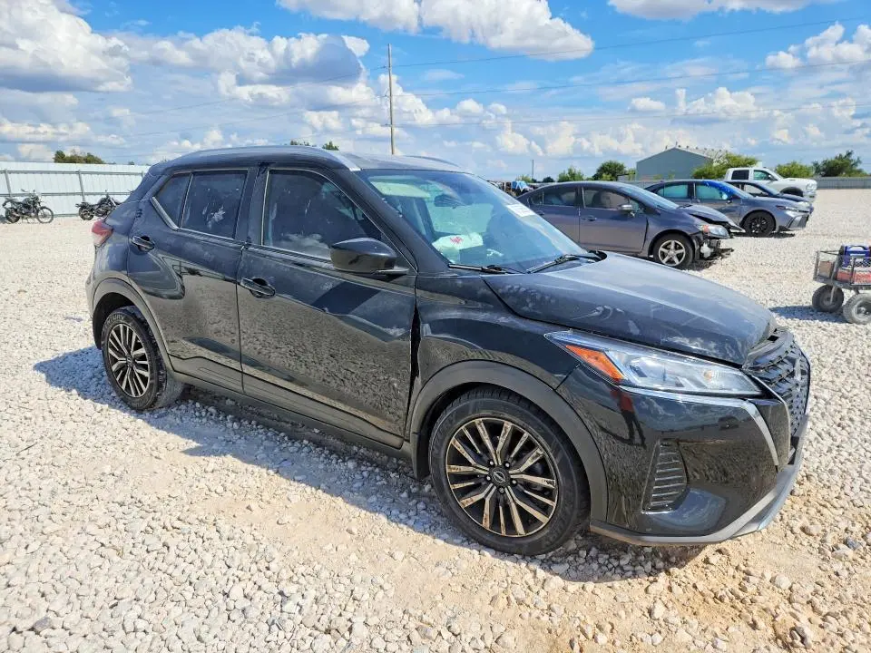 2024 NISSAN KICKS SV  