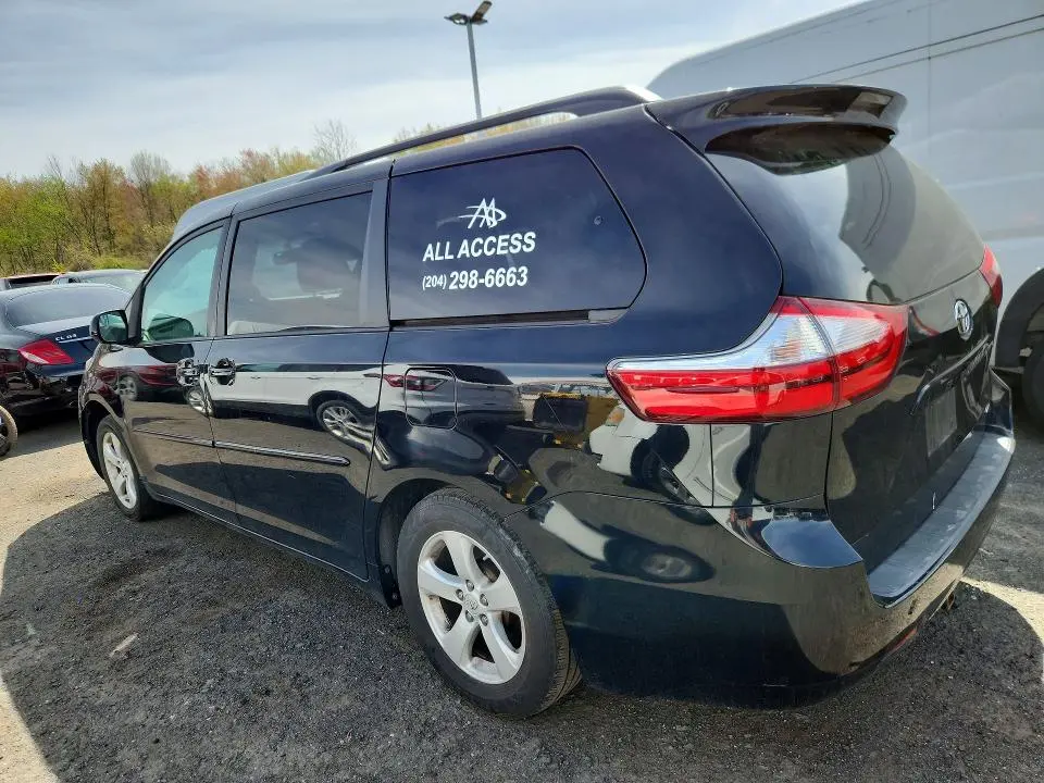 2017 TOYOTA SIENNA LE  