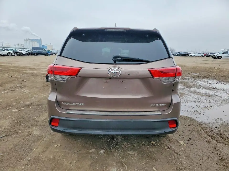 2019 TOYOTA HIGHLANDER XLE  