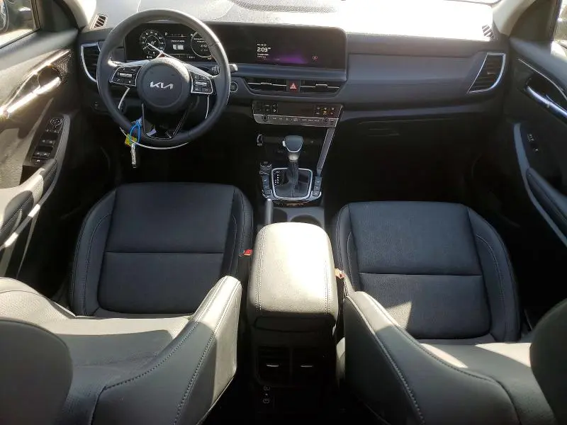 2025 KIA SELTOS EX  