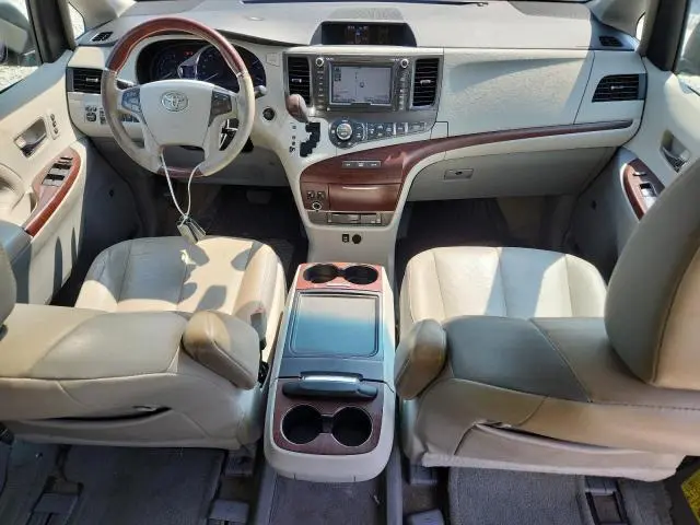 2013 TOYOTA SIENNA XLE  