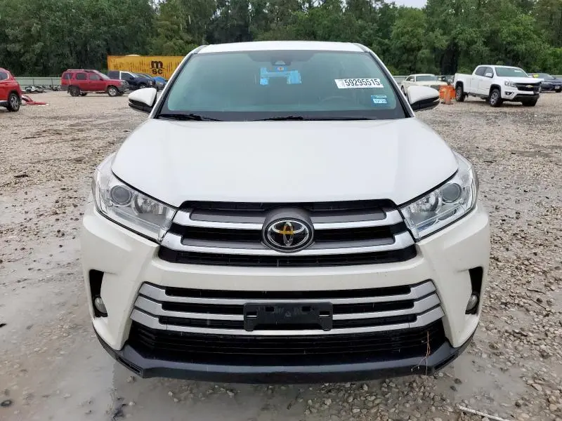 2018 TOYOTA HIGHLANDER LE  