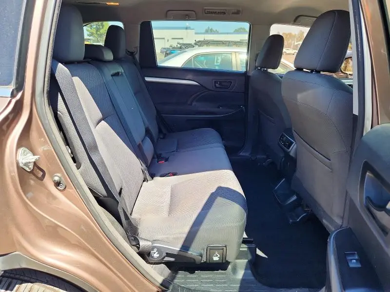2018 TOYOTA HIGHLANDER LE  