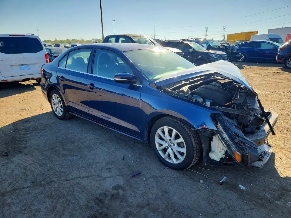 2013 VOLKSWAGEN JETTA SE  