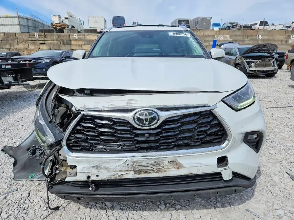 2022 TOYOTA HIGHLANDER PLATINUM  