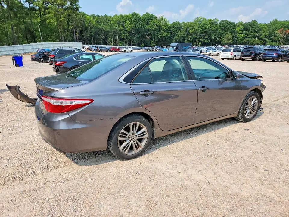 2015 TOYOTA CAMRY SE  