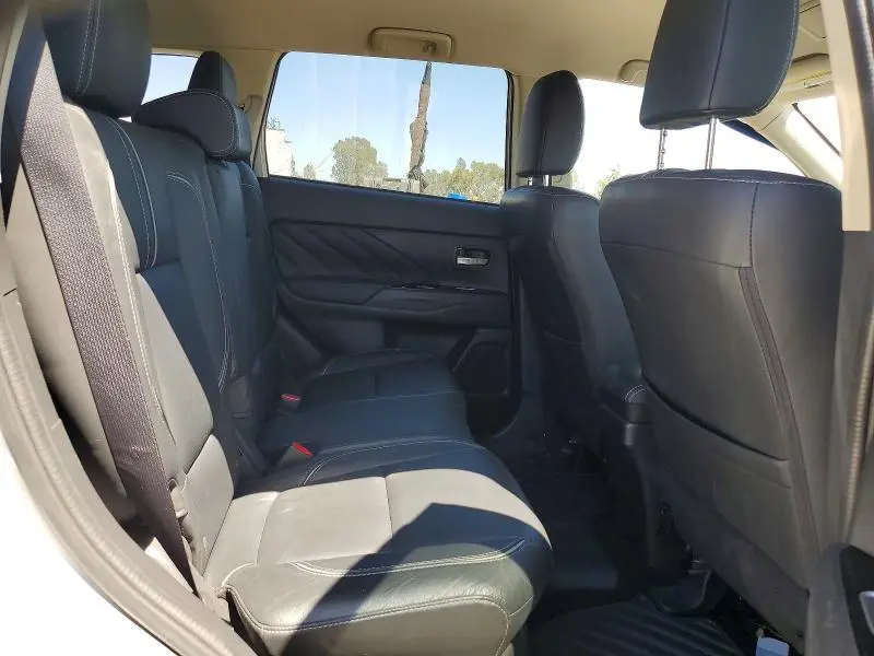 2018 MITSUBISHI OUTLANDER SE  