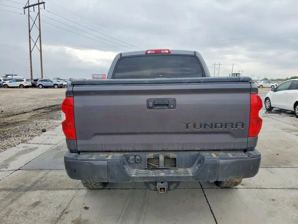 2018 TOYOTA TUNDRA CREWMAX SR5  