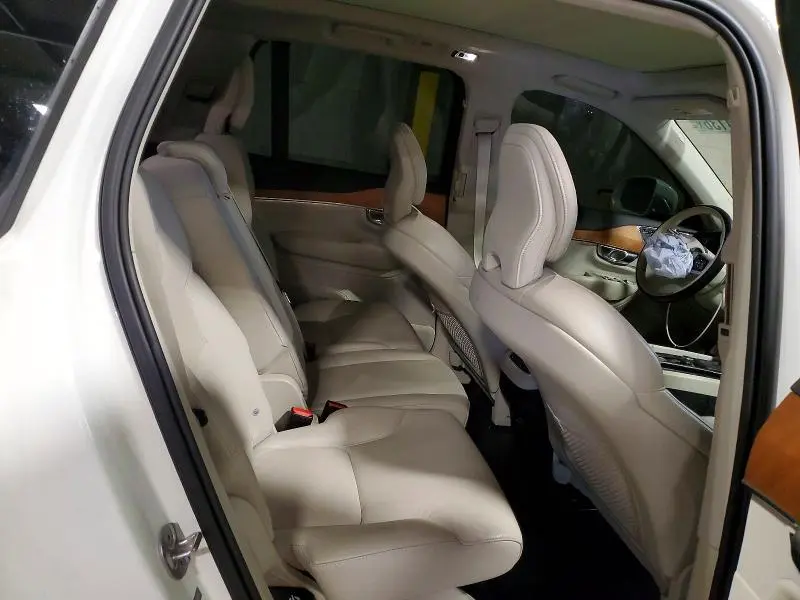 2022 VOLVO XC90 T6 MOMENTUM  