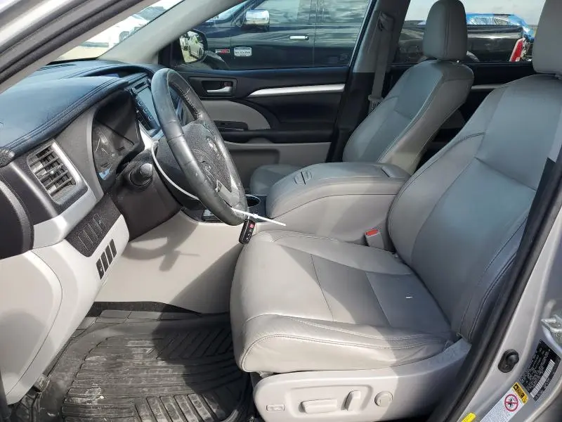 2015 TOYOTA HIGHLANDER XLE  