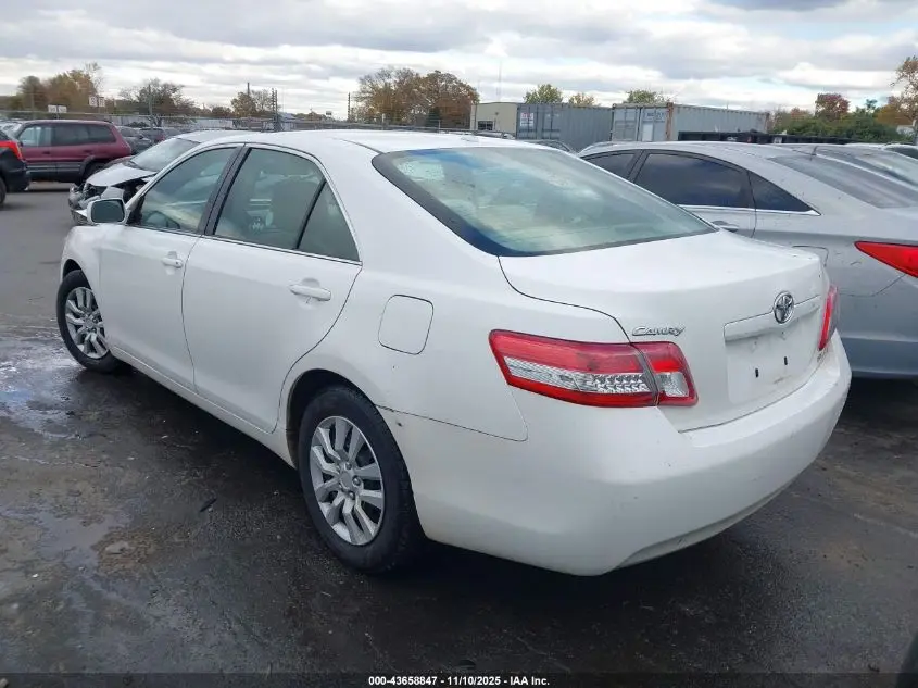 2011 TOYOTA CAMRY LE