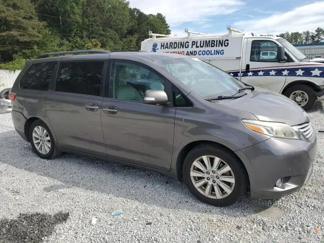 2017 TOYOTA SIENNA XLE  