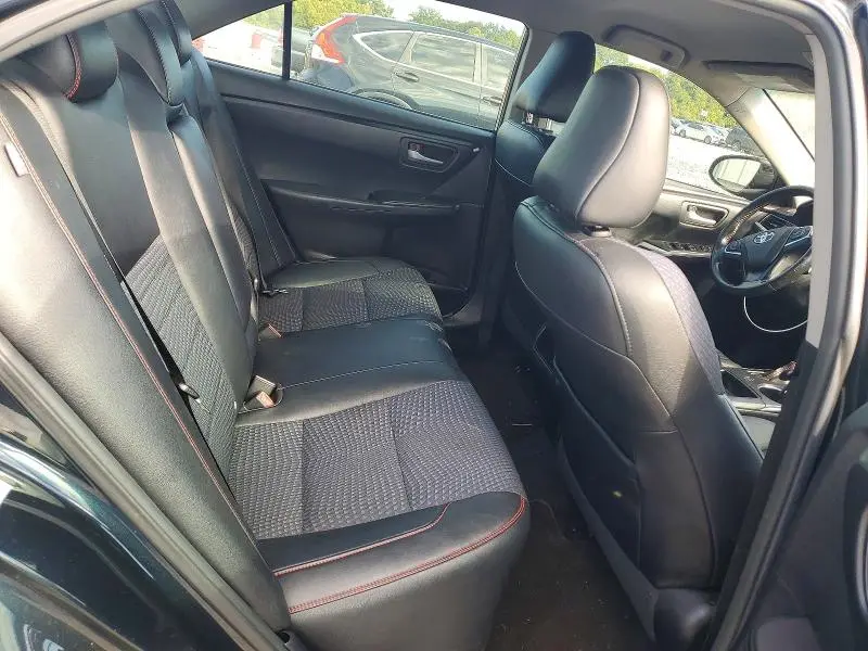 2015 TOYOTA CAMRY SE  