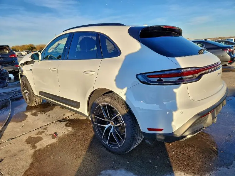 2025 PORSCHE MACAN BASE  