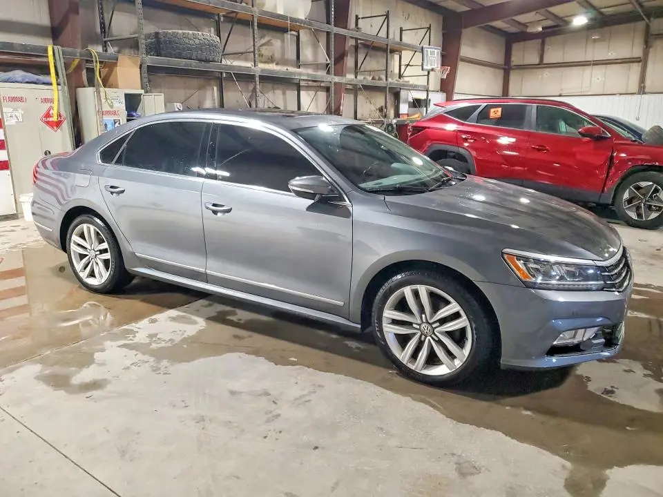 2017 VOLKSWAGEN PASSAT SE  