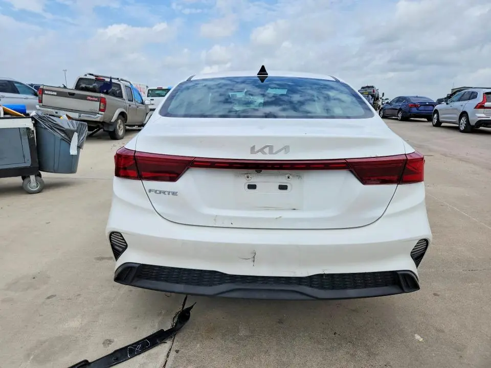 2022 KIA FORTE LXS  